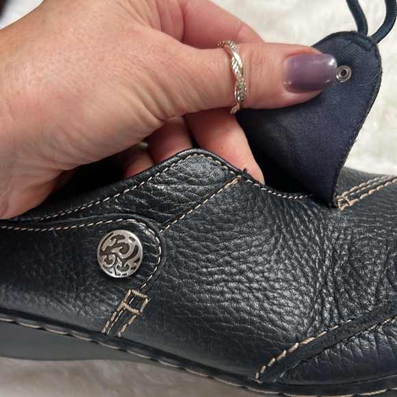 Clarks Slip On Shoes EUC - Picture 12 of 17